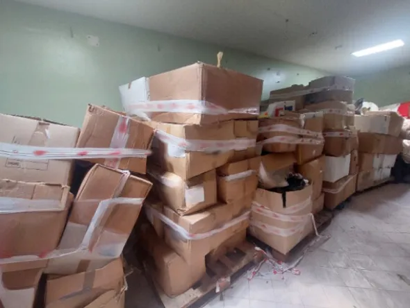 3#8463 Lotto blocco di rimanenze di magazzino e macchine per la lavorazione di calzature