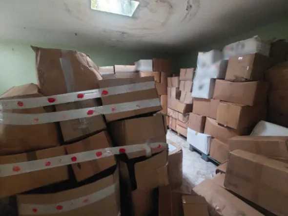 3#8463 Lotto blocco di rimanenze di magazzino e macchine per la lavorazione di calzature