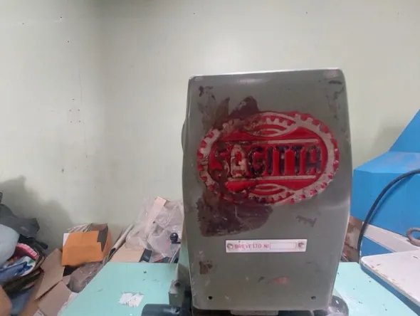3#8463 Lotto blocco di rimanenze di magazzino e macchine per la lavorazione di calzature