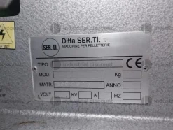208#8883 Lotto macchinari per la confezione e lavorazione pelli