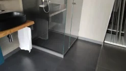 LOTTO 29 - N. 2 mobili bagno e piatto doccia