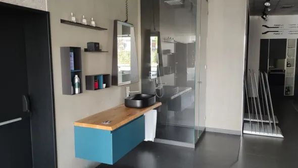 LOTTO 29 - N. 2 mobili bagno e piatto doccia