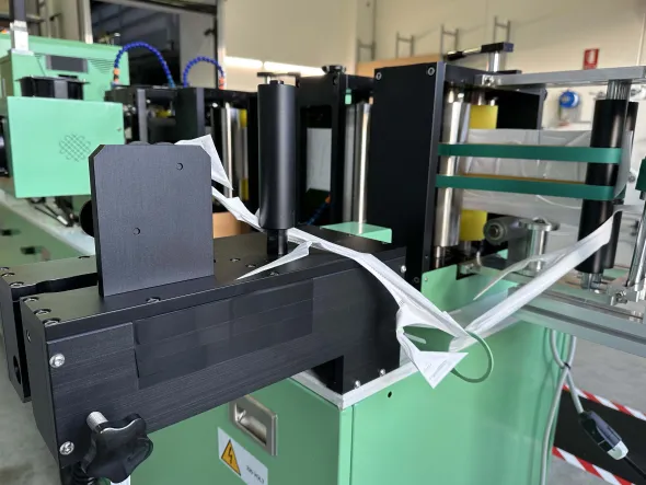 Macchina alta velocità maschere FFP2 (100-120 pz/min)