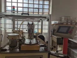 Macchina assemblatrice perni a molla in ottone