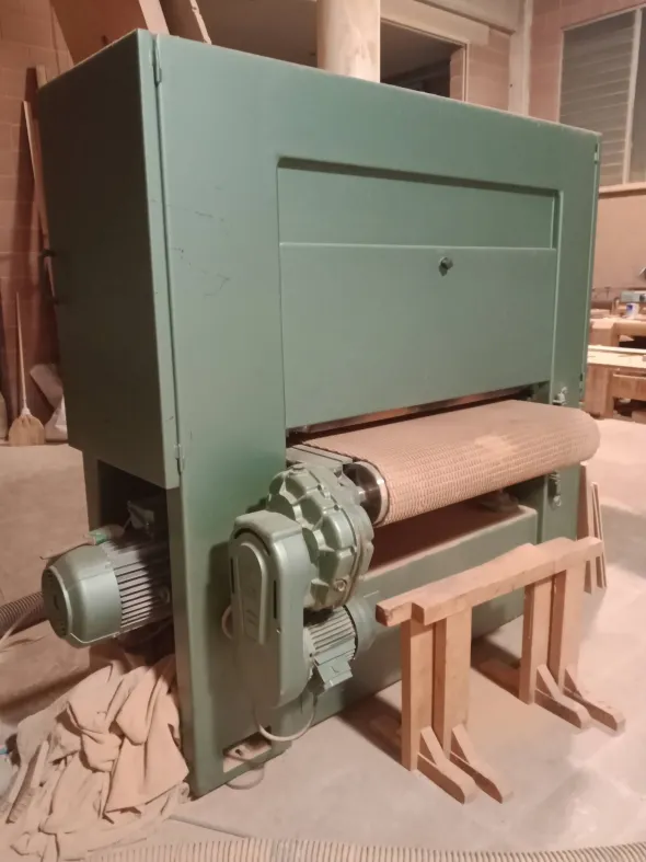 Macchina calibratrice e levigatrice per il legno