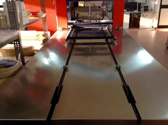 MACCHINA CONFEZIONATRICE E TERMOFORMATRICE MARCA APM