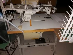 133#6059 Macchina imbastitrice Pfaff e piano da stiro Macpi