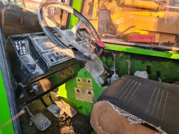 2#5800 Macchina operatrice semovente Merlo