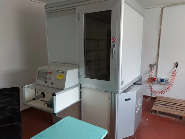 5#7447 Macchina per impiumaggio B&B Borsoi e banchi da lavoro