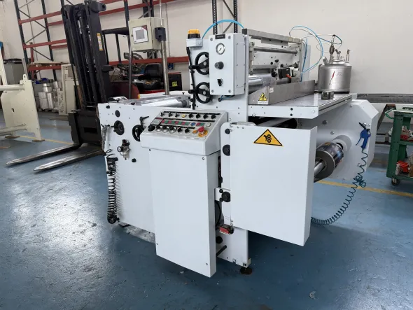 Macchina per la saldatura di etichette sleeve marca DCM