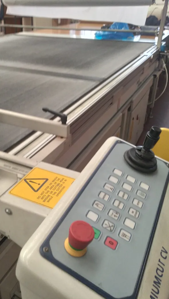 Macchinario industriale taglio automatico per prototipi