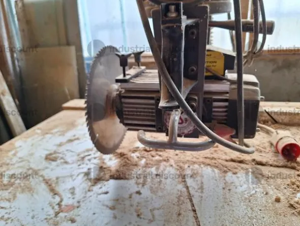 9#9200 Macchinari per lavorazione legno muniteria e ricambi vari
