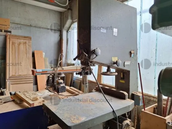 9#9200 Macchinari per lavorazione legno muniteria e ricambi vari