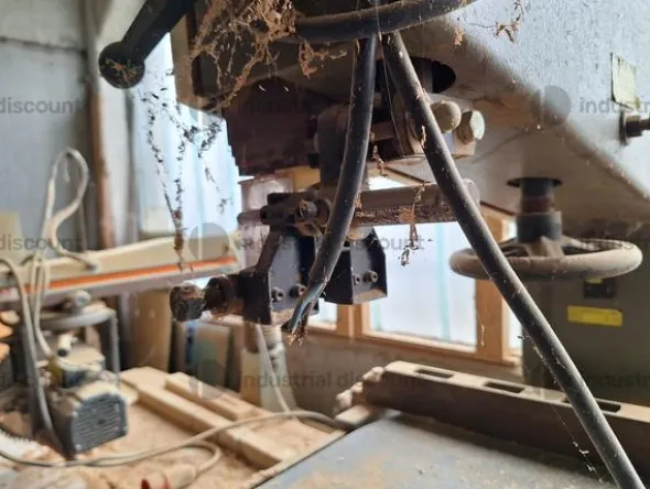 9#9200 Macchinari per lavorazione legno muniteria e ricambi vari