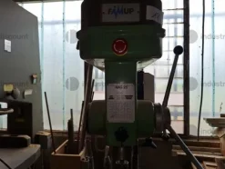 9#9200 Macchinari per lavorazione legno muniteria e ricambi vari