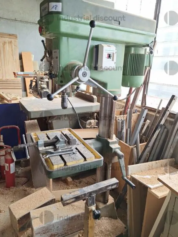 9#9200 Macchinari per lavorazione legno muniteria e ricambi vari