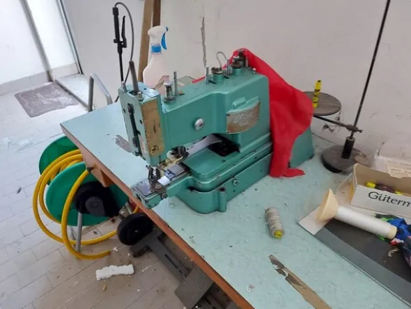 2#6201 Macchinari tessili e arredamento ufficio