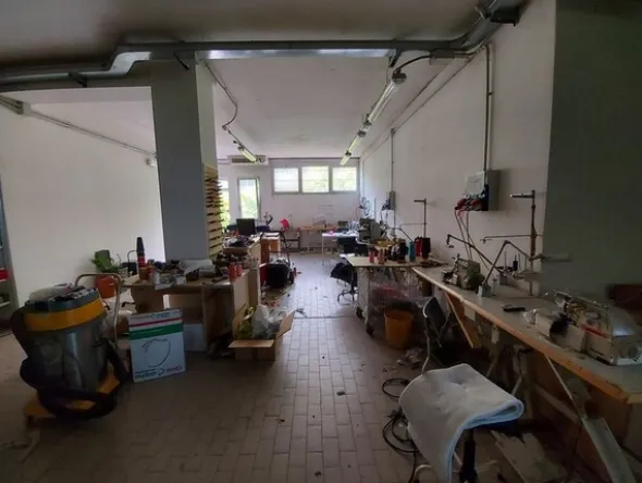 2#6201 Macchinari tessili e arredamento ufficio