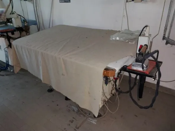 2#6201 Macchinari tessili e arredamento ufficio