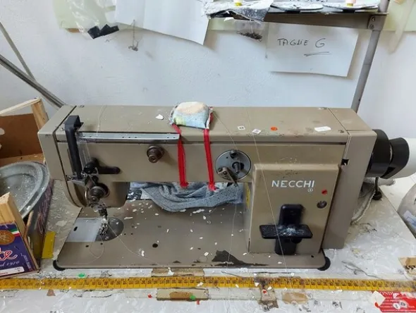 2#6201 Macchinari tessili e arredamento ufficio