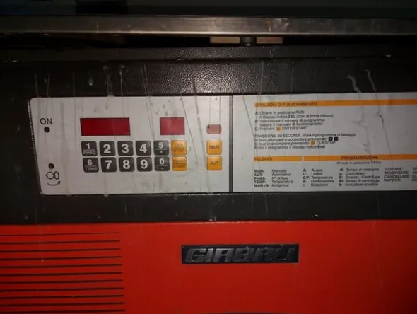 2#6201 Macchinari tessili e arredamento ufficio