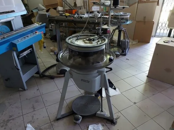 2#6201 Macchinari tessili e arredamento ufficio