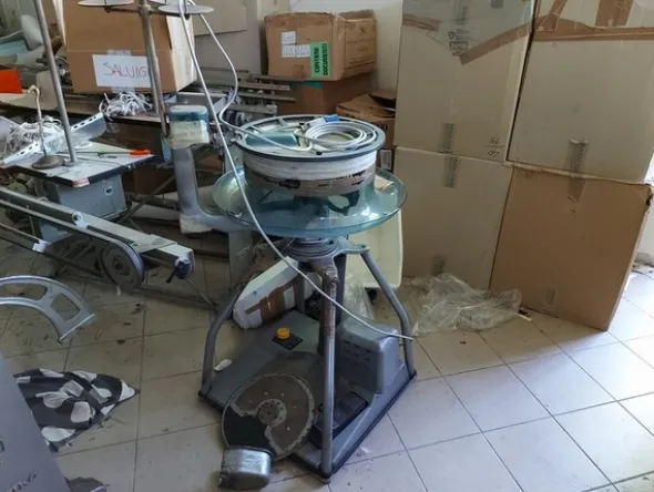 2#6201 Macchinari tessili e arredamento ufficio