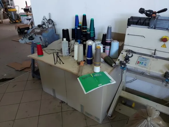 2#6201 Macchinari tessili e arredamento ufficio