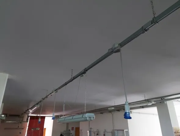 2#6201 Macchinari tessili e arredamento ufficio
