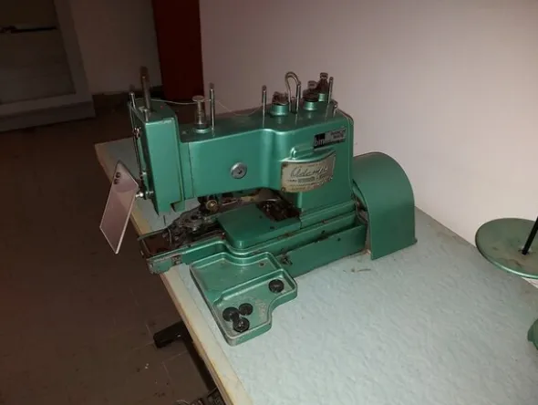 2#6201 Macchinari tessili e arredamento ufficio