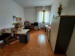 2#6201 Macchinari tessili e arredamento ufficio
