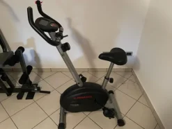 1#8132 Macchine da cucire e attrezzatura palestra