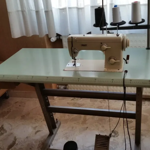 Macchine da cucire e taglia cuci