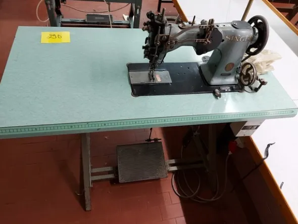 7#7447 Macchine da cucito Pfaff e attaccabottoni