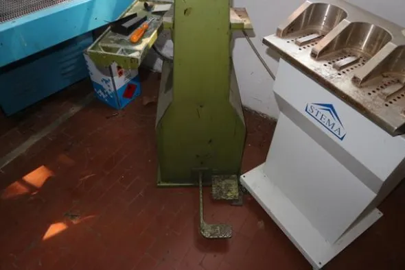 116#2183 Macchine per lavorazione scarpe Amic e Bombelli