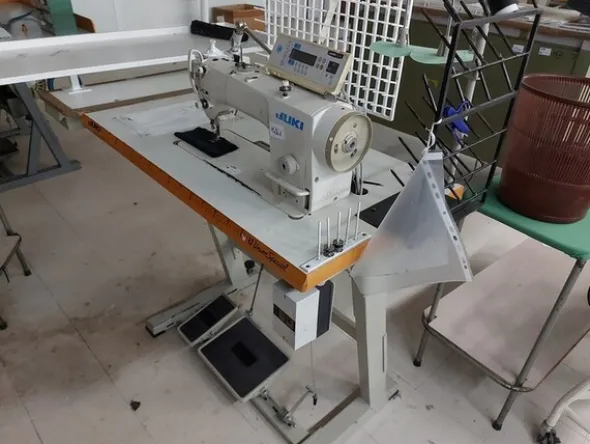 141#6059 Macchini lineari Juki DDL-9000DS e piano da stiro Ticiesse