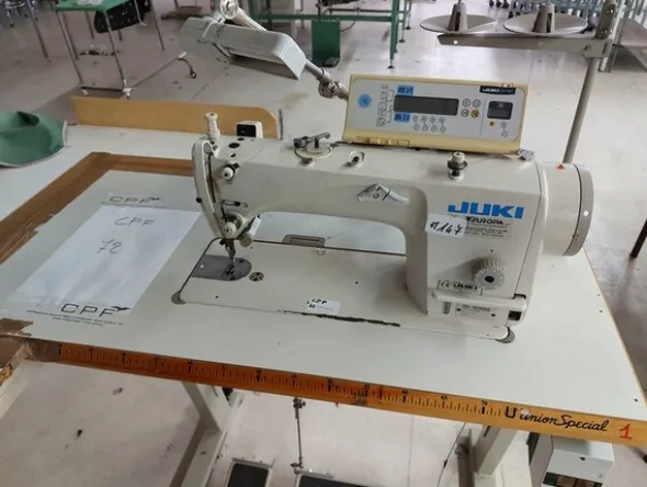 141#6059 Macchini lineari Juki DDL-9000DS e piano da stiro Ticiesse