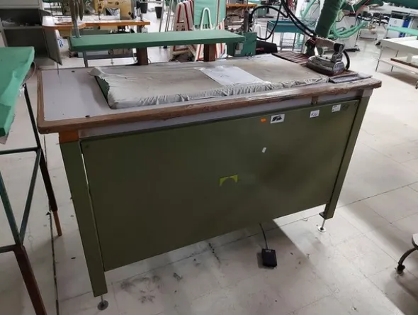141#6059 Macchini lineari Juki DDL-9000DS e piano da stiro Ticiesse