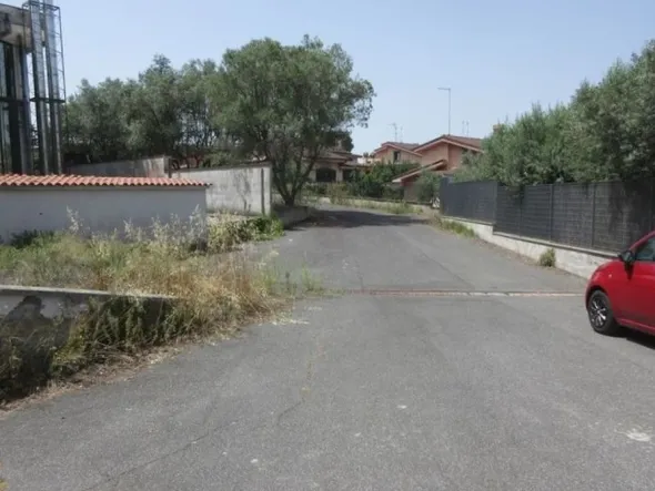 #14036 Magazzino con area di pertinenza