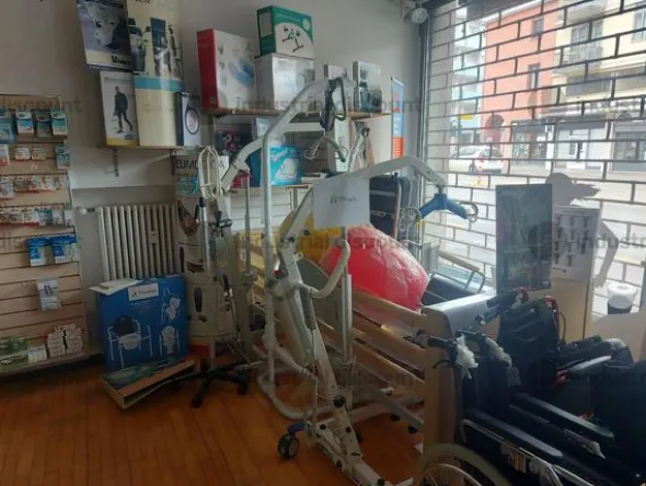 1#8868 Magazzino di articoli medico sanitari