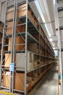77#7169 Magazzino di ricambi e prodotti finiti