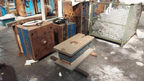 48#7179 Magazzino di stampi e scaffalature