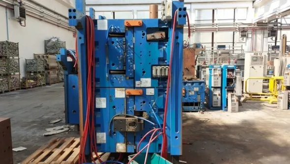 48#7179 Magazzino di stampi e scaffalature