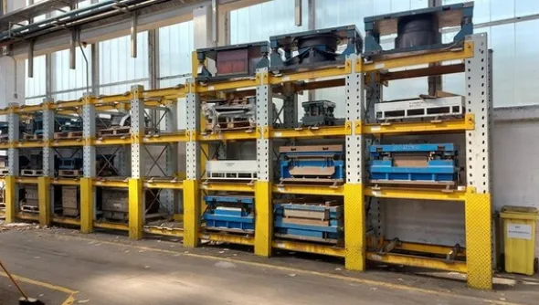 48#7179 Magazzino di stampi e scaffalature
