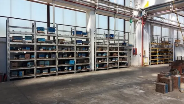 48#7179 Magazzino di stampi e scaffalature