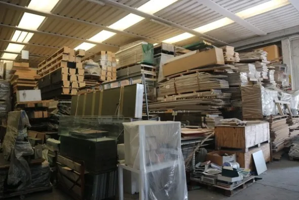 25#5360 Magazzino legname e materiale elettrico