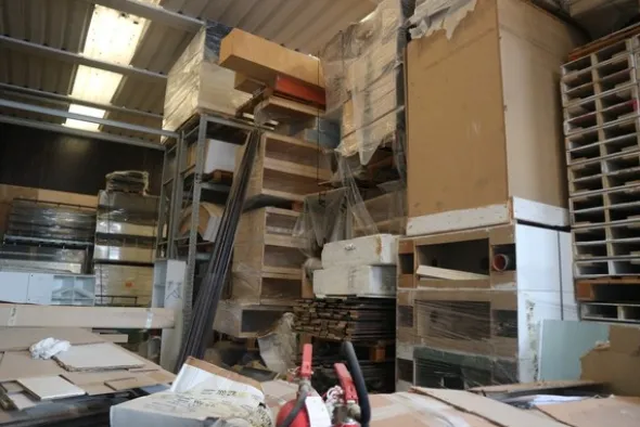 25#5360 Magazzino legname e materiale elettrico