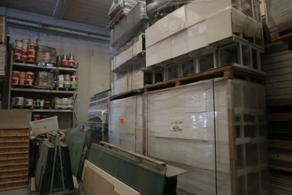 25#5360 Magazzino legname e materiale elettrico