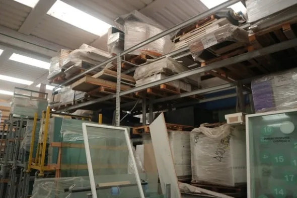 25#5360 Magazzino legname e materiale elettrico