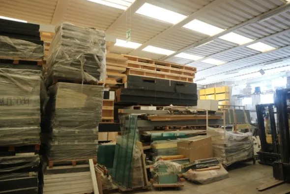 25#5360 Magazzino legname e materiale elettrico